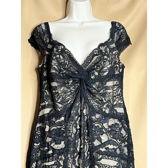 Nicole Miller Tempted By You Lace Gown in Black and Nude 16 - Picture 9 of 16